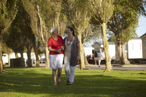 bunn_leisure_family_ladies_green_lawns-e1484140679272
